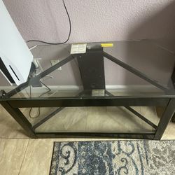 Sturdy and Neat TV Table/Stand