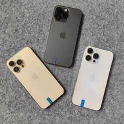 2 iPhone 14 Pro Max's Left 10/10