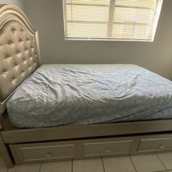 Gently Used  Sofia Vergara Full Size Bed Set. Comes With Vanity Chest Storage