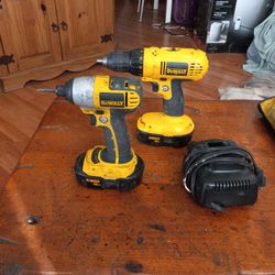 De Walt 18volt Impact and Drill Kit with 2 batteries and charger plus bag