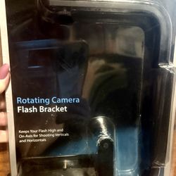 Flashpoint Rotating Camera Flip-Flash Bracket with Integrated Anti Twist Plate