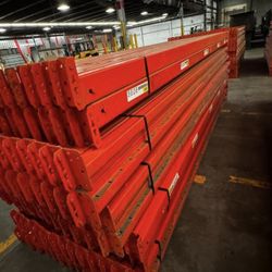 Industrial Teardrop Pallet Racks Beams Uprights Wire Decks Racking
