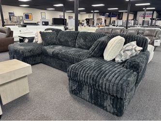 Gray Midnight Sectional. 🚚WE DELIVER🚚