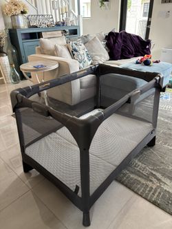 4moms Breeze GO Portable Travel Playard + mattress