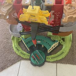 Thomas & Friends Multi-Level Track Set Trains & Cranes Super Tower - Broken - free 