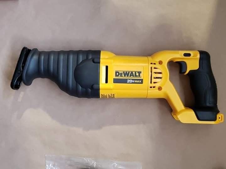 DEWALT 20-Volt MAX Lithium-Ion Cordless Reciprocating Saw (Tool-Only)