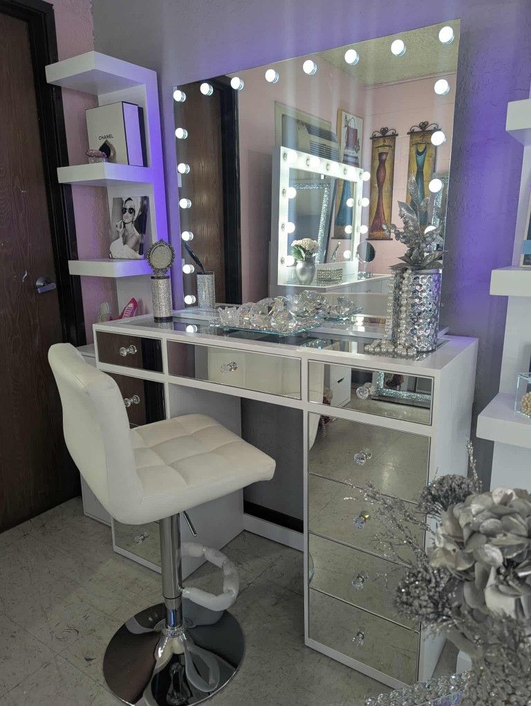 Beautiful Vanity with Bluetooth 