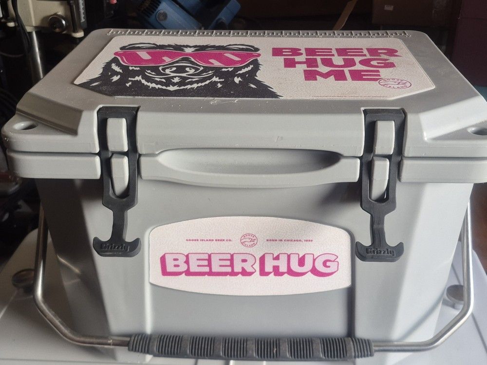 Grizzly Cooler Goose Island Beer Hug