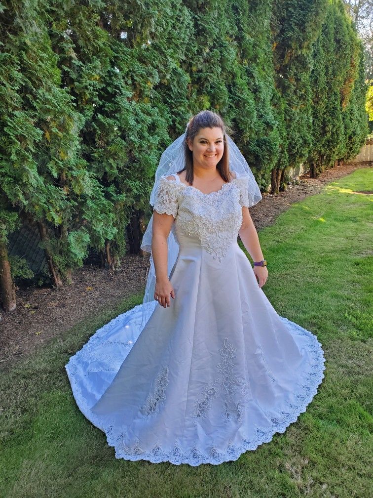 WEDDING DRESS