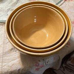 Mixing bowls, yellow