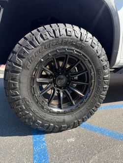 Nitto Ridge Grappler 37x12.50R20LT Tires on Fuel Wheels
