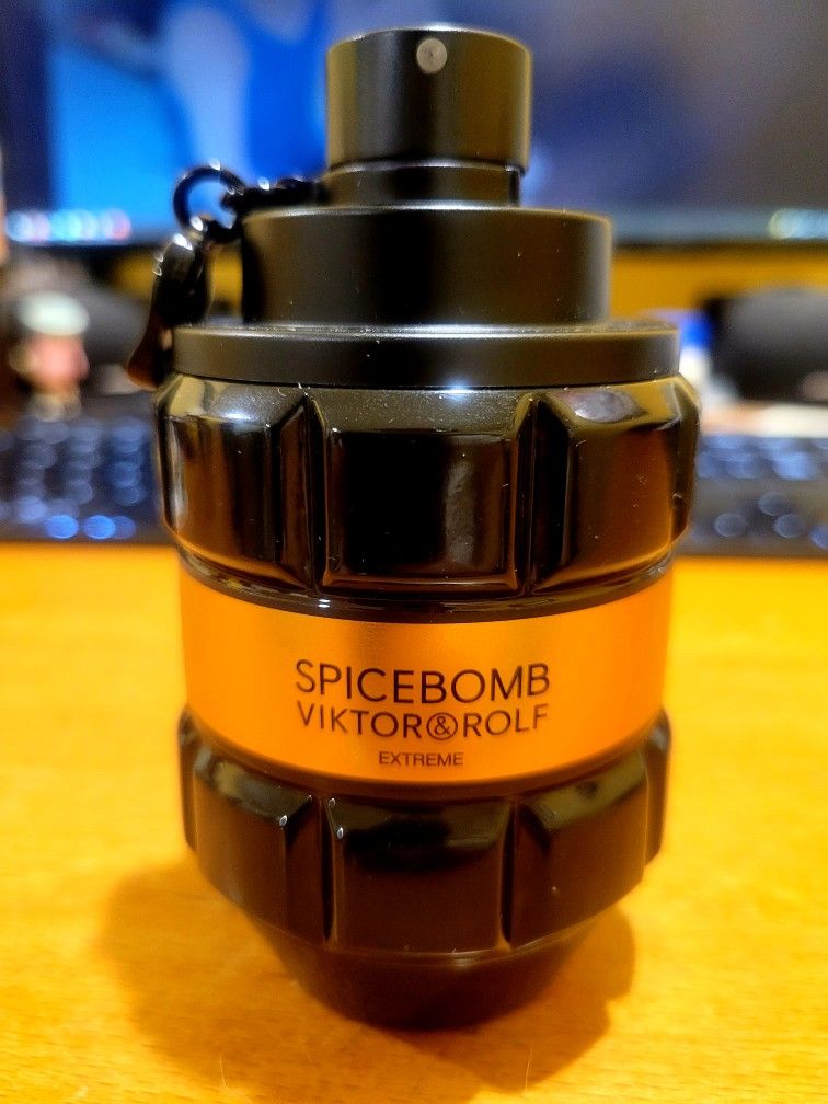 Viktor & Rolf Spicebomb Extreme 3.3 Oz Fragrance