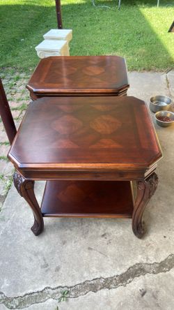 Corner table