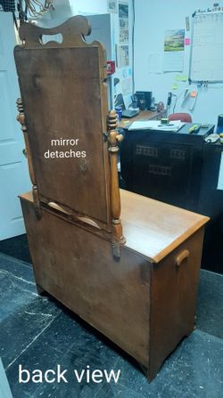 Early Century Rock Maple Virginia House Dresser & Mirror / Vintage Maple  Dresser / Fine Furniture for Sale in Hudson, NH - OfferUp