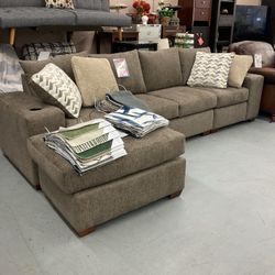 Reversible Sofa Chaise With Pillows