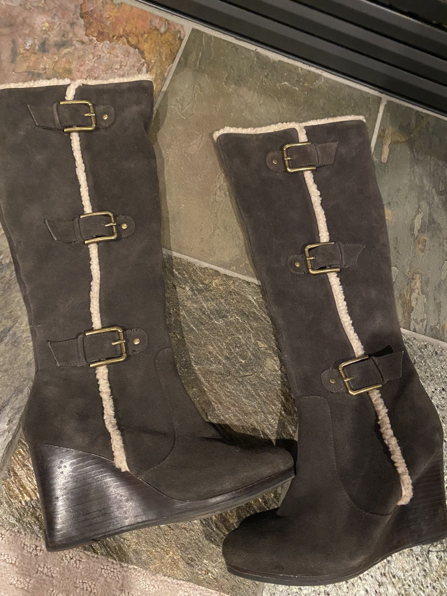 Kennith Cole Boots With The Fur 