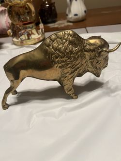 Beautiful buffalo in brass casting, 1950’s Realistic details.