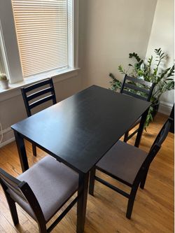 Table with 4 chairs
