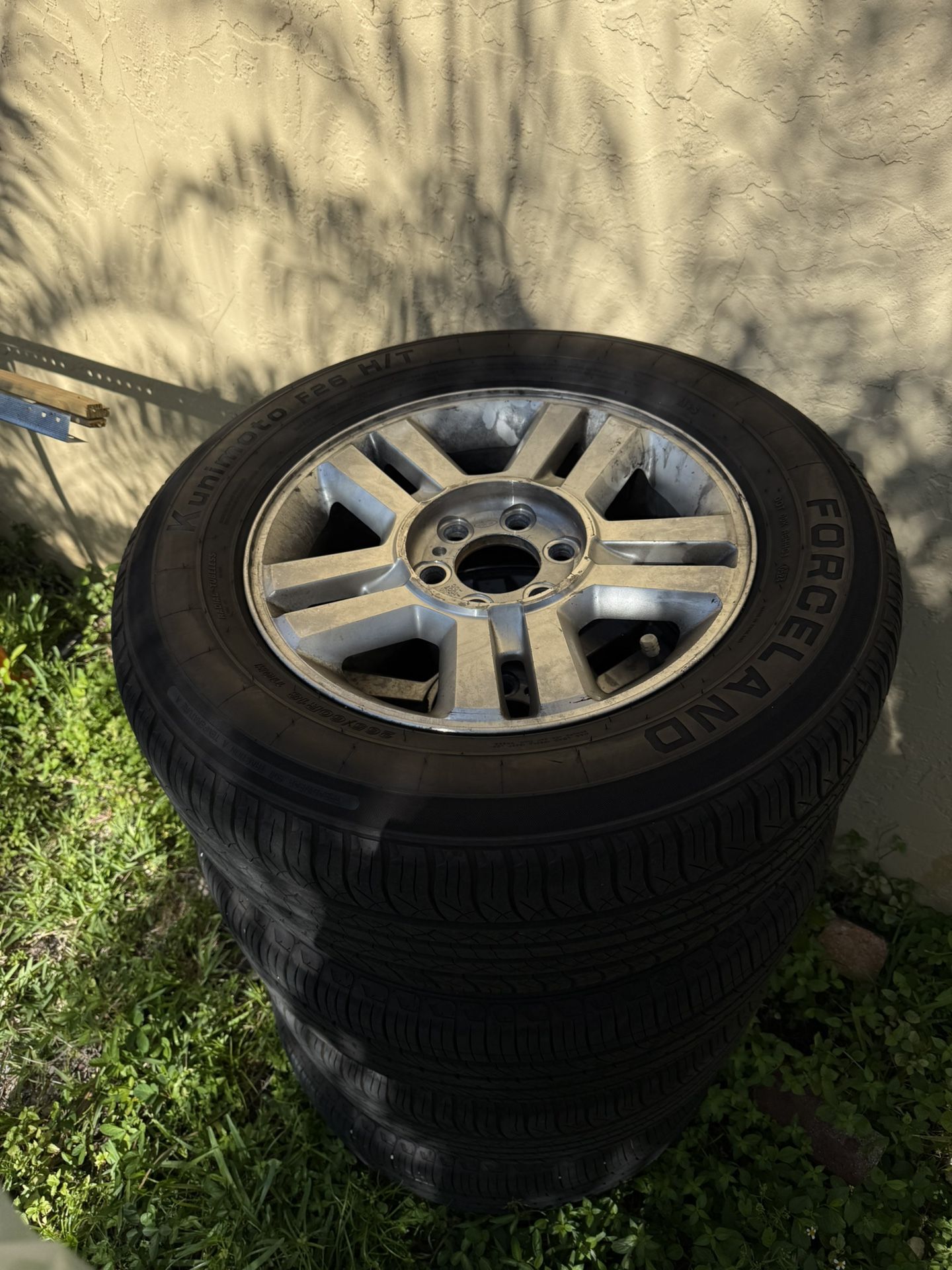 Gomas Y Llantas. 165/60/18 Ford F150 90% Vida