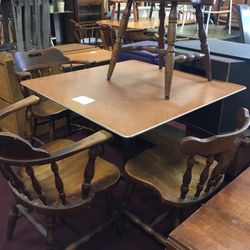 Table With 4 chairs 