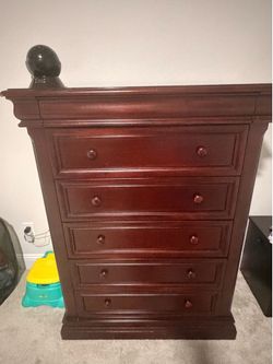 5 Drawer Wooden Dresser