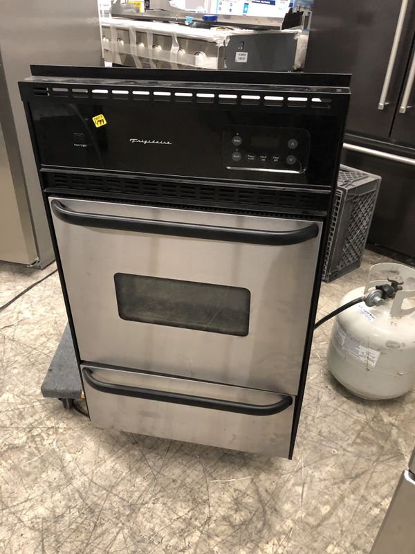 FRIGIDAIRE 24” STAINLESS STEEL GAS** WALL OVEN USED for Sale in Fountain Valley, CA OfferUp