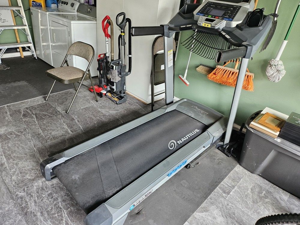 Nautilus Strike Zone Treadmill