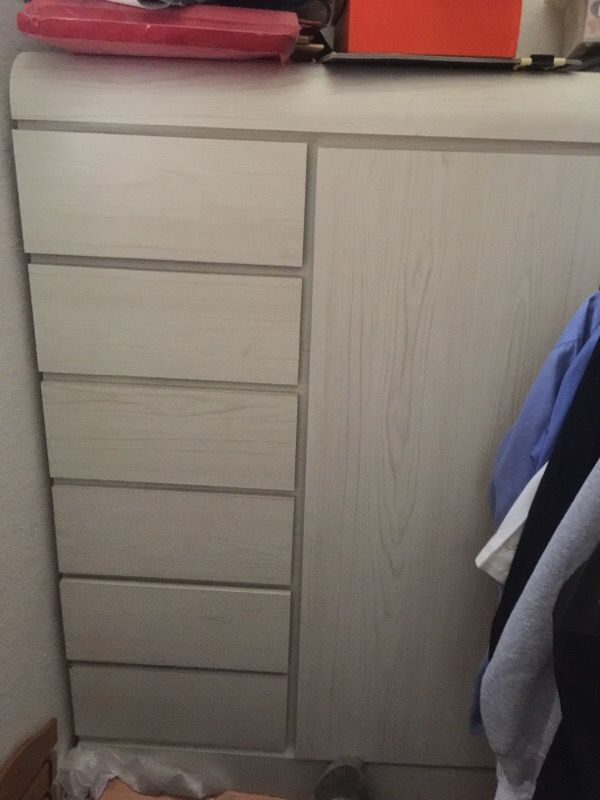 Dresser with 7 drawers and shelves