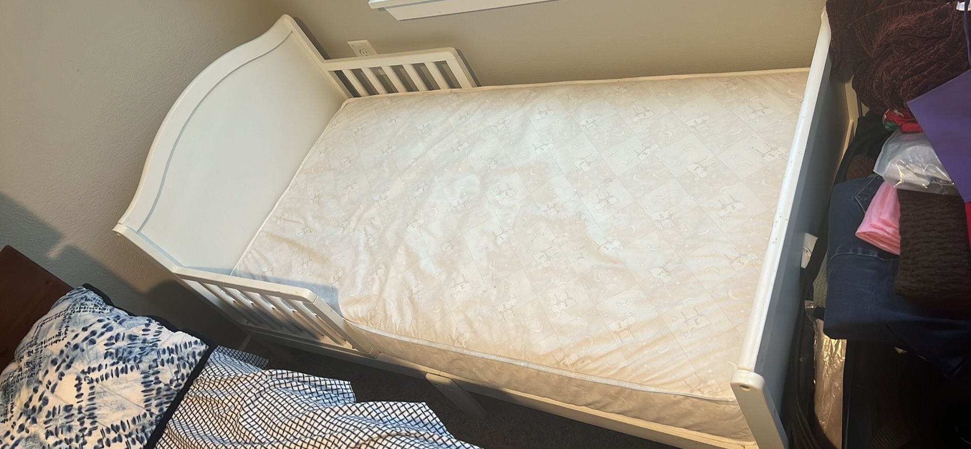 toddler crib and matress