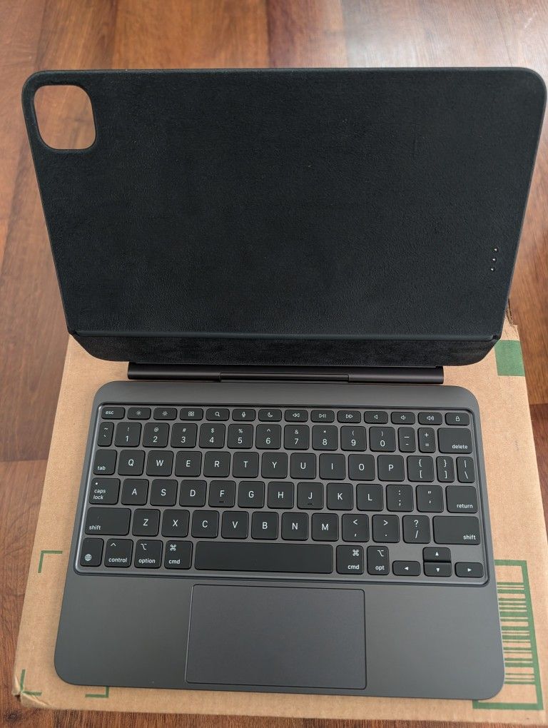 Like New Apple Magic Keyboard For iPad Pro 11in (M4 +M5)