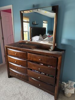 Dressing table With storage