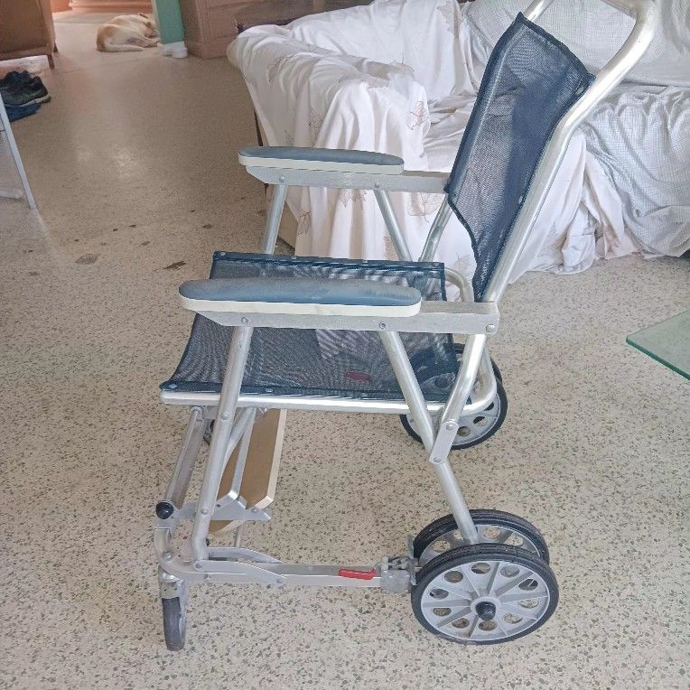 Nice Lightweight Shower Chair; Holds Up To 300 Pounds