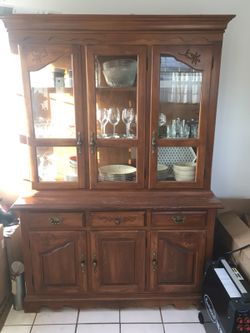 Furniture china cabinet hutch