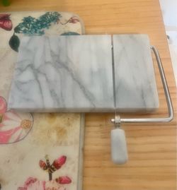 FREE FOR PICK UP ONLY! Small marble cheese slicer/tray