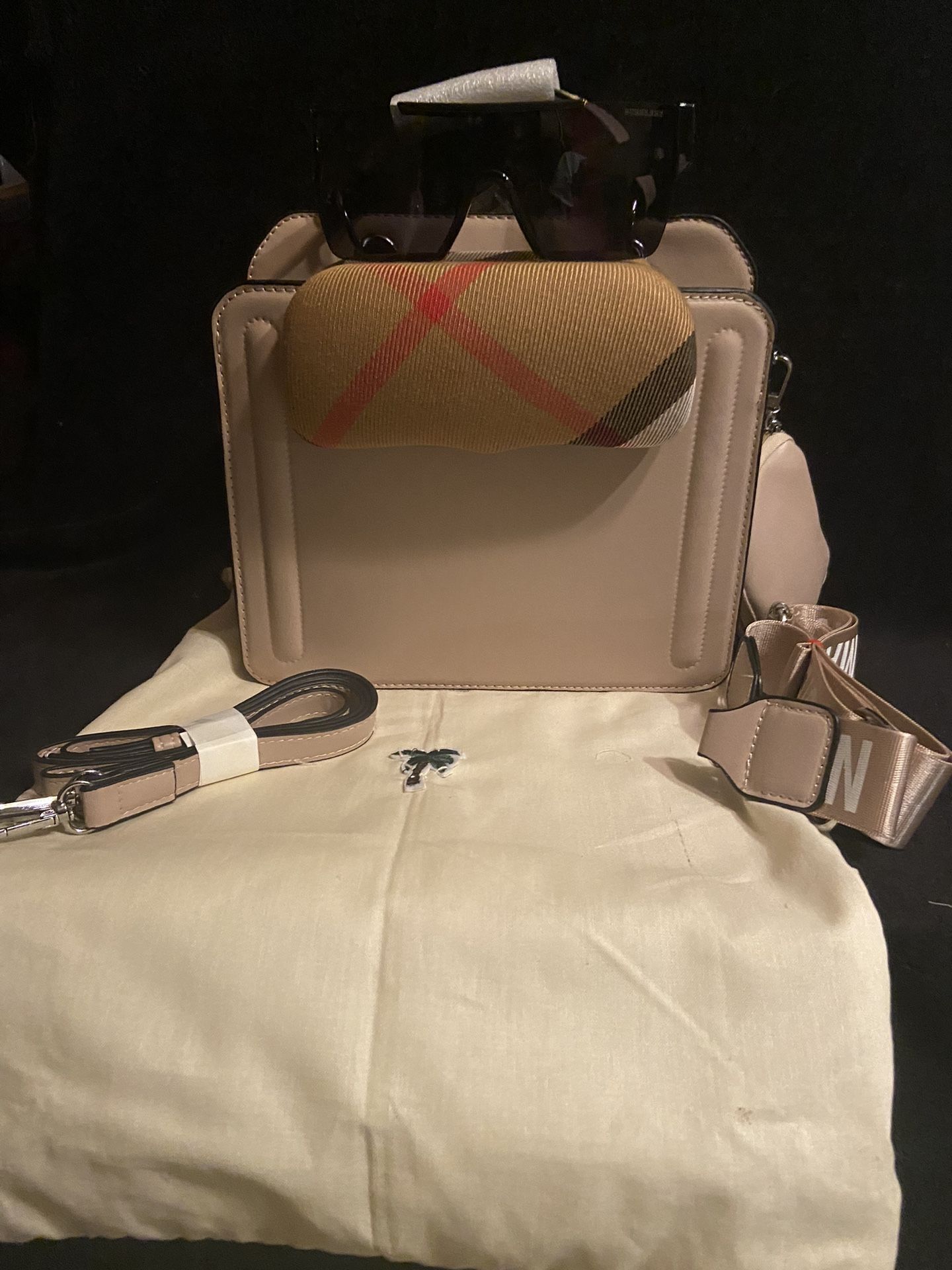 Fashion Tan Handbag With Sunglasses This Is A New Item