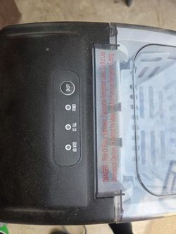 Small electric ice maker