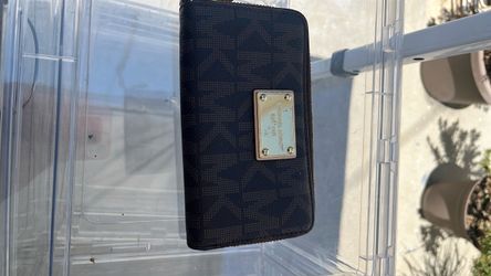 Michael Kors Zip-Around Wallet