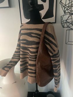 Animal print shirt from the loft. Size large comes with brown FAUX leather purse/bag from Avon. Brand new. Willowick.