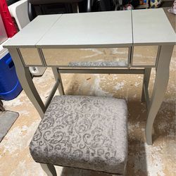 Vanity Table with Mirror and Stool (Folding Makeup Vanity)