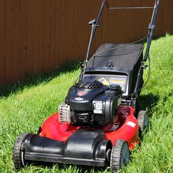 Yard Machines Self Propelled Lawn Mower!