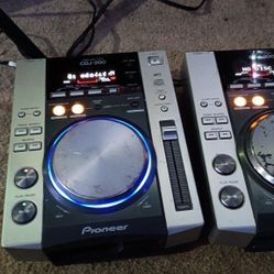 Pioneer CDJ-200 Professional Turntables (L + R)