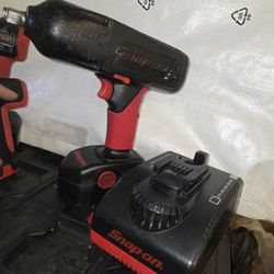 Snap.on  1/2"  Wrench Torque  With Charger & 2 Battys. 
