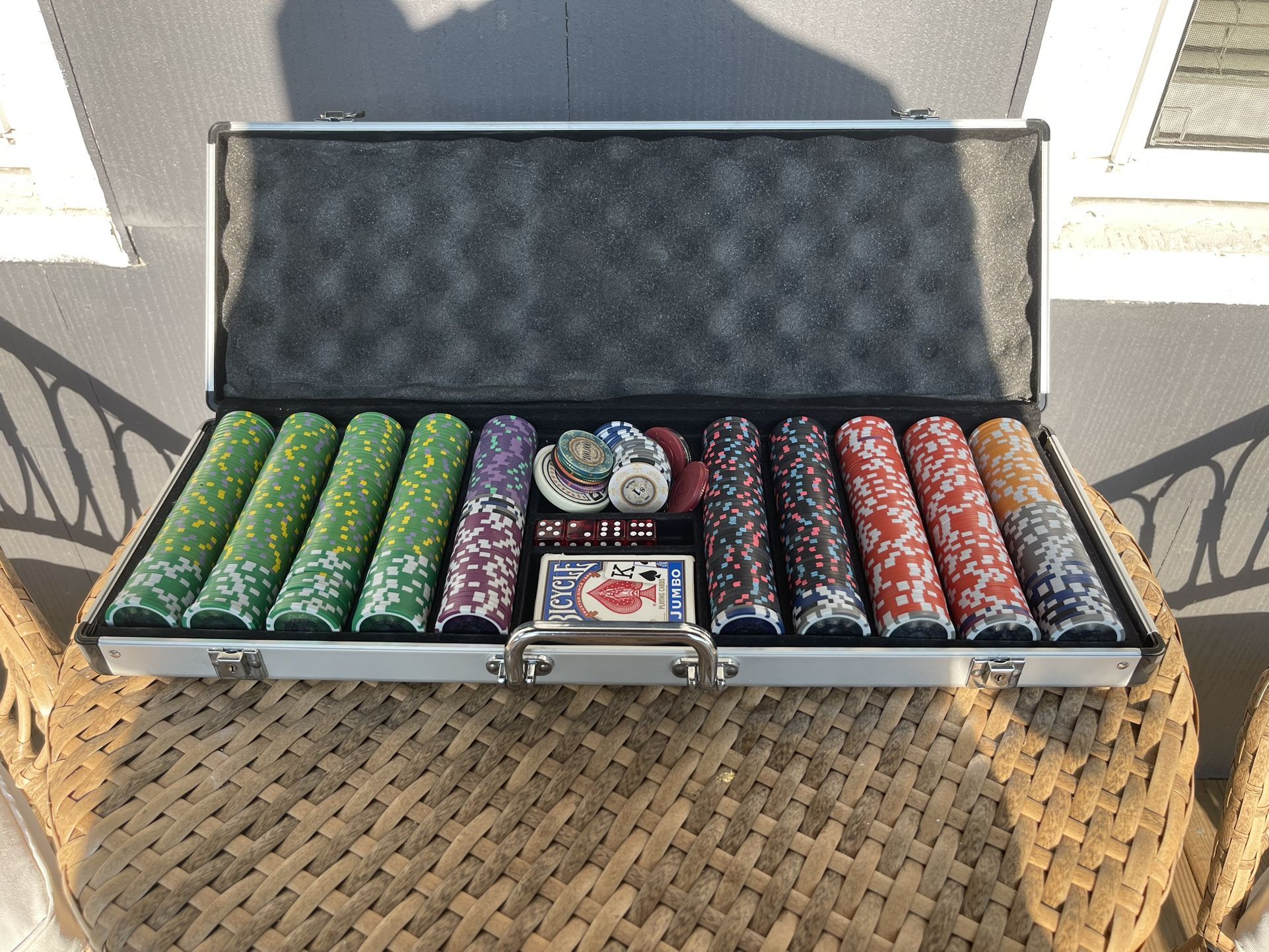 Vegas Gambling chip set read (description for more details)