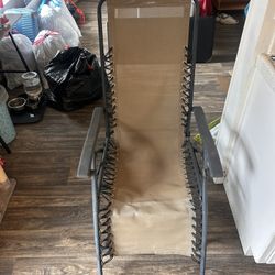 Folding Zero Gravity Lounge Chair 