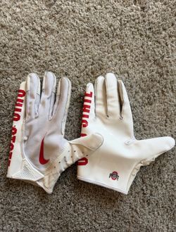 White Ohio state gloves