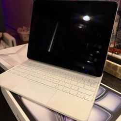 Apple iPad Air 6 13" (6th Gen) 2024 M2 5G Unlocked (WiFi + Cellular) + Magic Keyboard