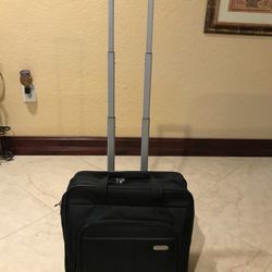 Like New TARGUS Black Rolling Laptop Case 