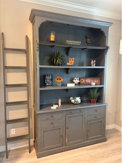Grey Hutch