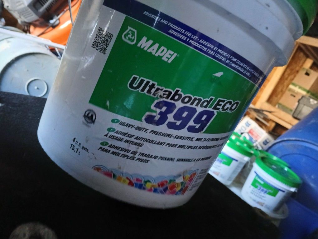 Tengo 80 Botes De Gluo Para Viny Y Piso Vinyplan 20 Dolares Cada Bote