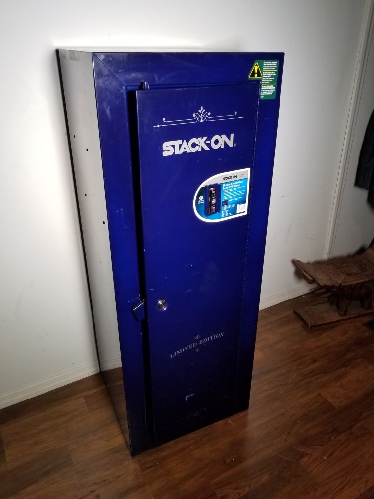 Stack-on 18 gun security Cabinet. Limited edition.